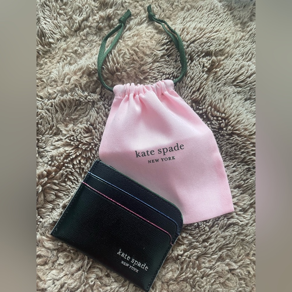 KATE SPADE NWT.Black and Rainbow Devin Glitter Edge Cardholder NWT 🩷💙💚WDust bag🩷